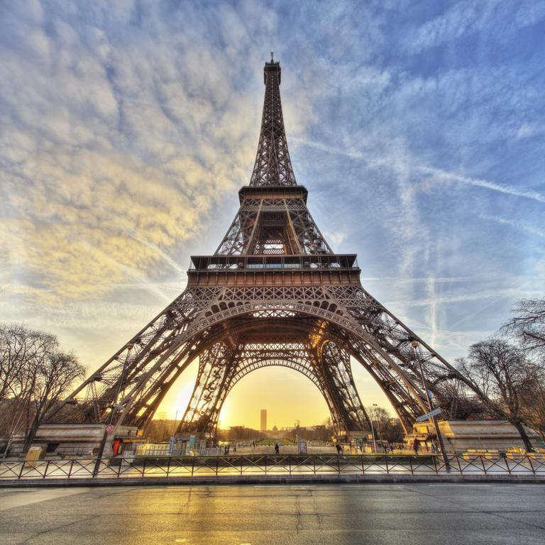 Eiffel Tower Champs De Mars Apartment Paris Exterior foto