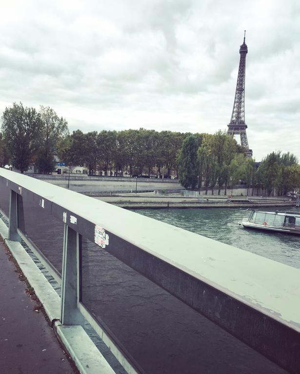 Eiffel Tower Champs De Mars Apartment Paris Exterior foto