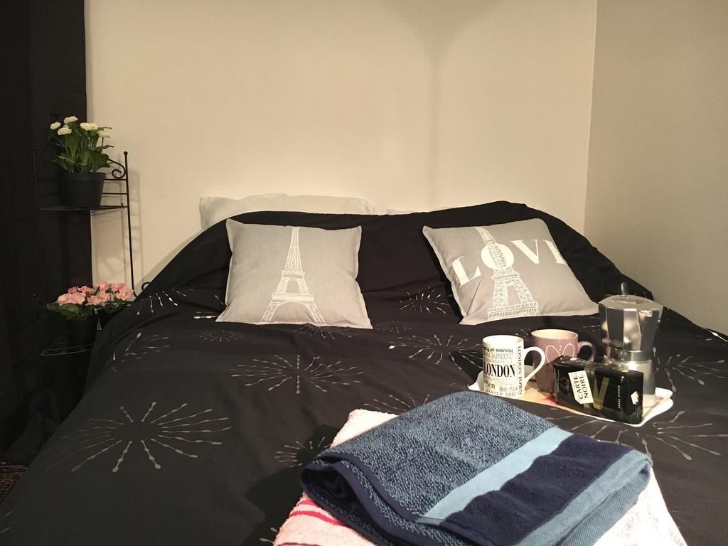 Eiffel Tower Champs De Mars Apartment Paris Exterior foto